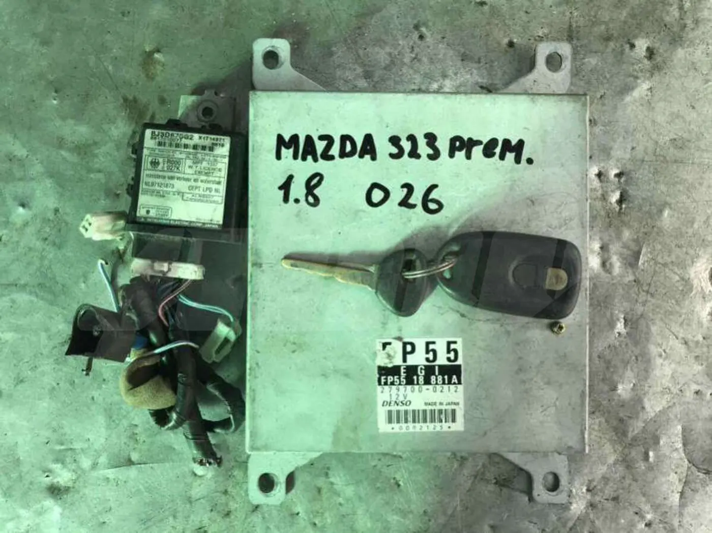 Блок управления двигателем к Mazda 323 2001