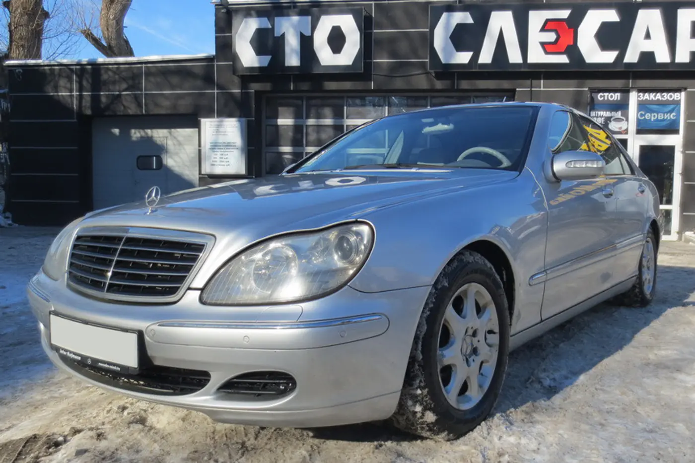 "То, что машина старая, не недостаток, а особенность". Мнение владельца Mercedes-Benz W220