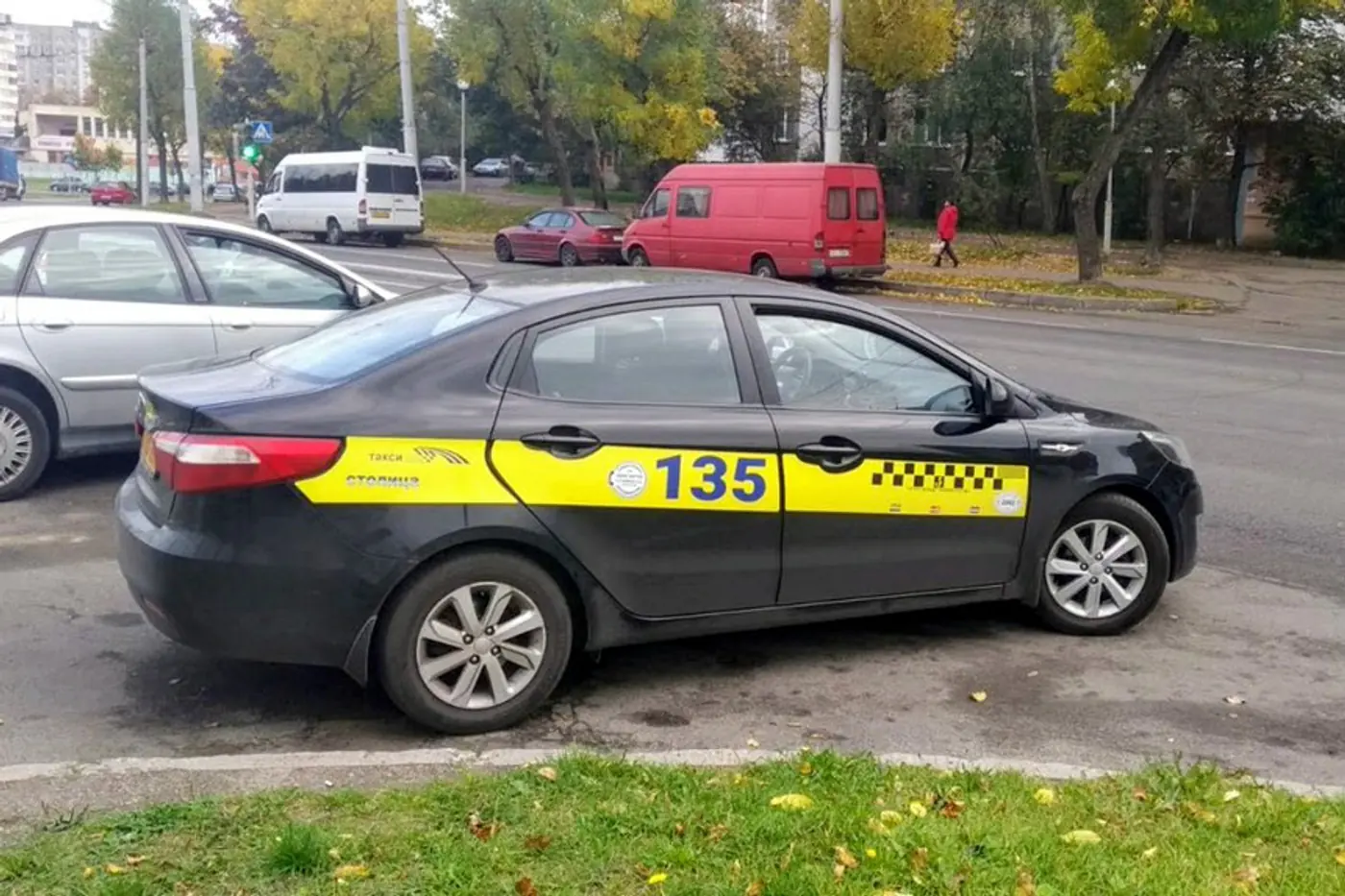 "Сейчас нет никаких тысяч долларов, хорошо если 1200 рублей". Большой разговор с руководителем службы такси