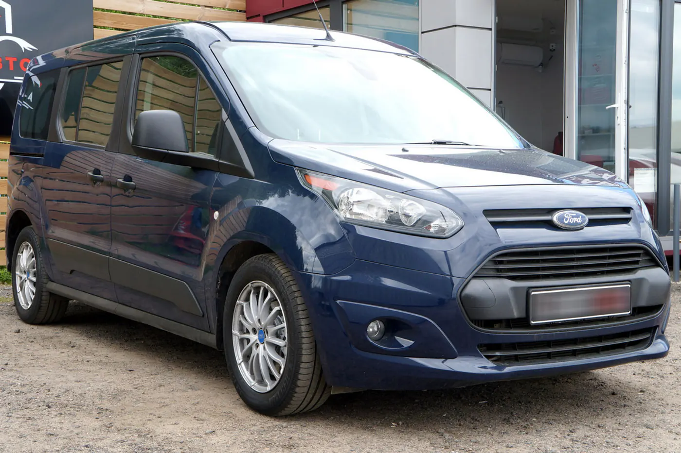 Места хватит всем. Тест-драйв подержанного Ford Grand Tourneo Connect II