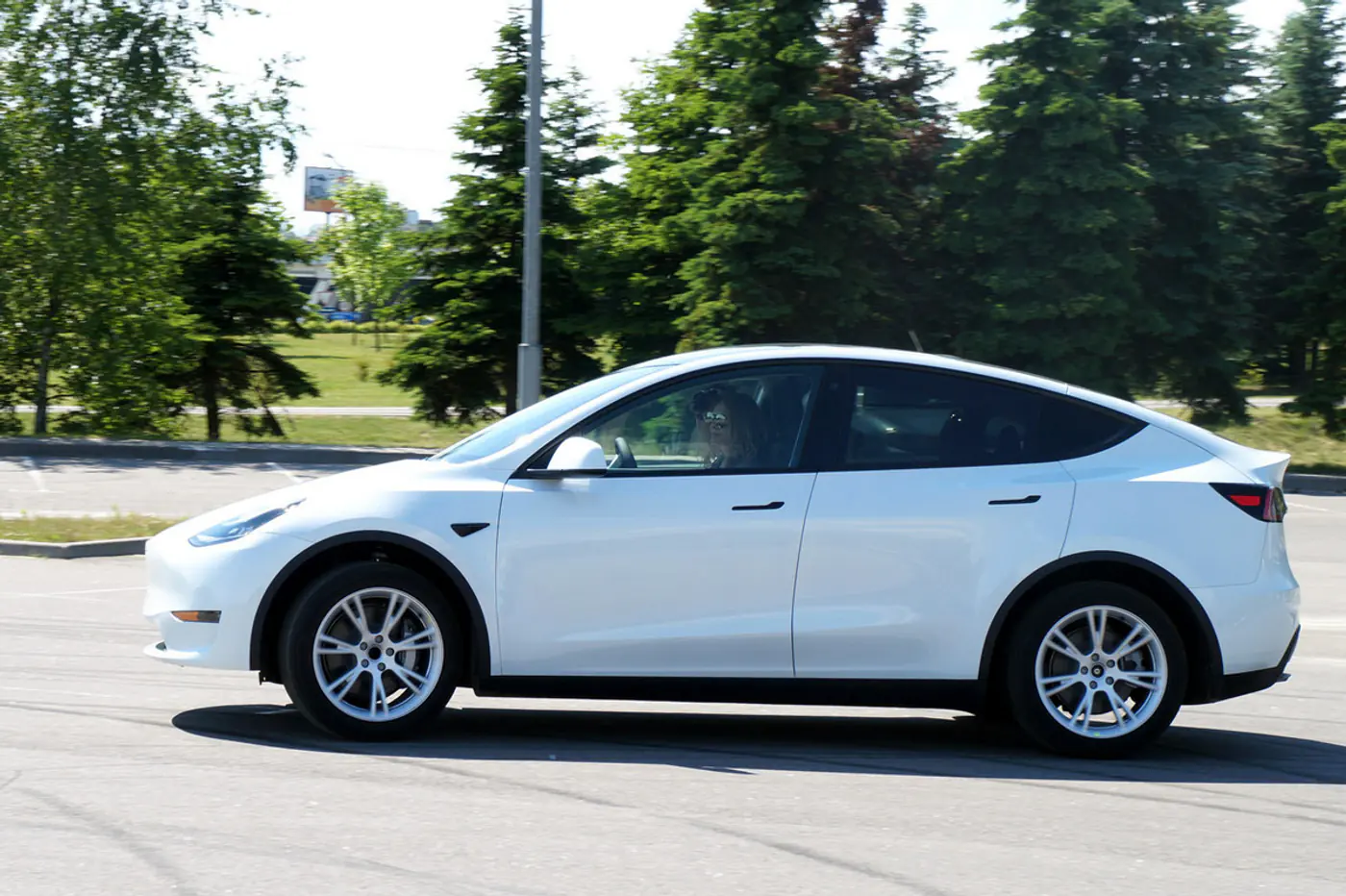 Не машина, а электронный гаджет. Тест Tesla Model Y