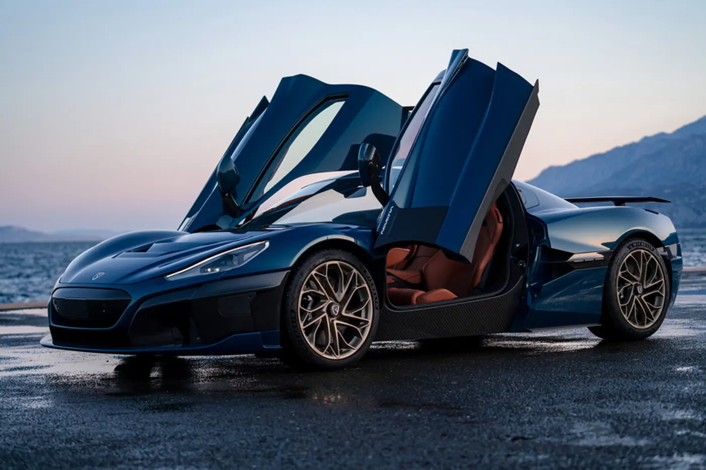 Утоляем жажду скорости: последний Lotus с ДВС, новинки Porsche и экзотические гиперкары
