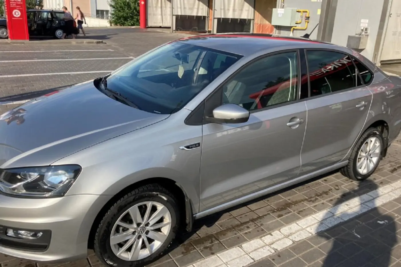 "Не коррозия, а допустимый процесс". Почему на годовалом VW Polo появились "волдыри"