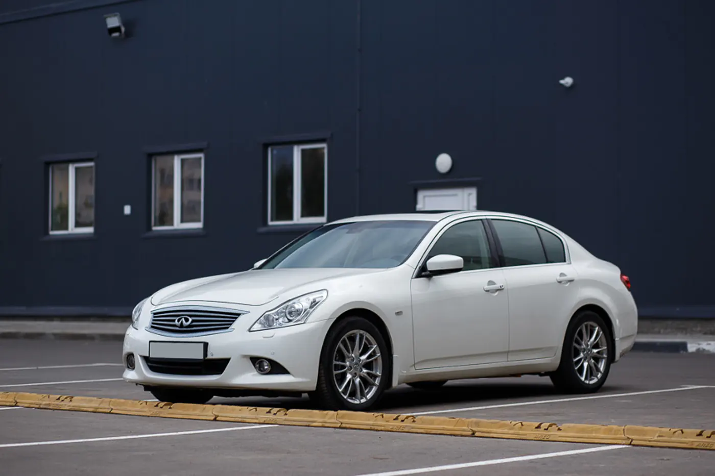 "До покупки пришлось осмотреть более 30 авто – все были "убитые". Что с Infiniti G37 после 100.000 км