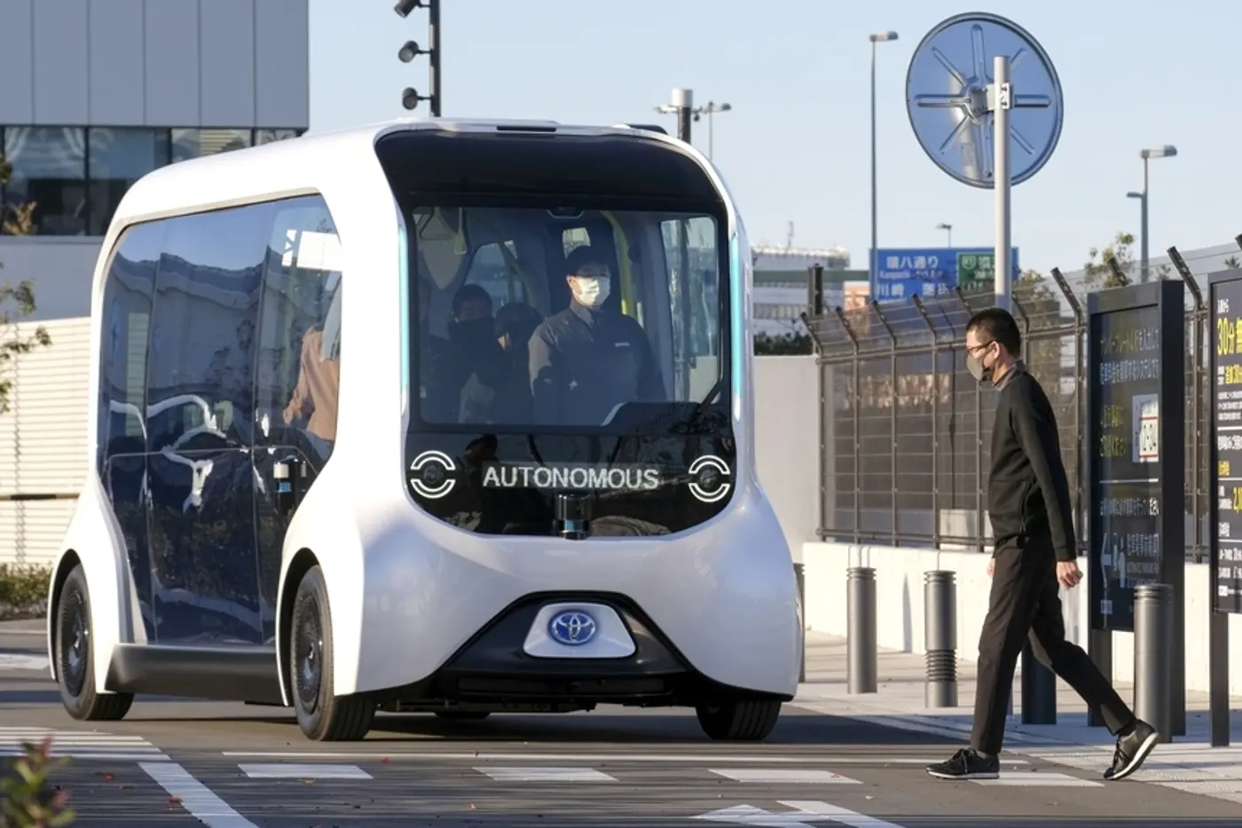 Использование беспилотников Toyota e-Palette на Паралимпиаде остановлено после наезда на пешехода