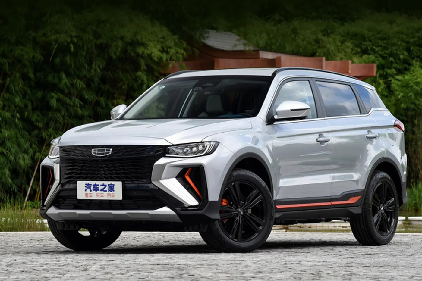 Geely Atlas с X-фейсом, новые "Танки" и другие премьеры автосалона в китайском Чэнду