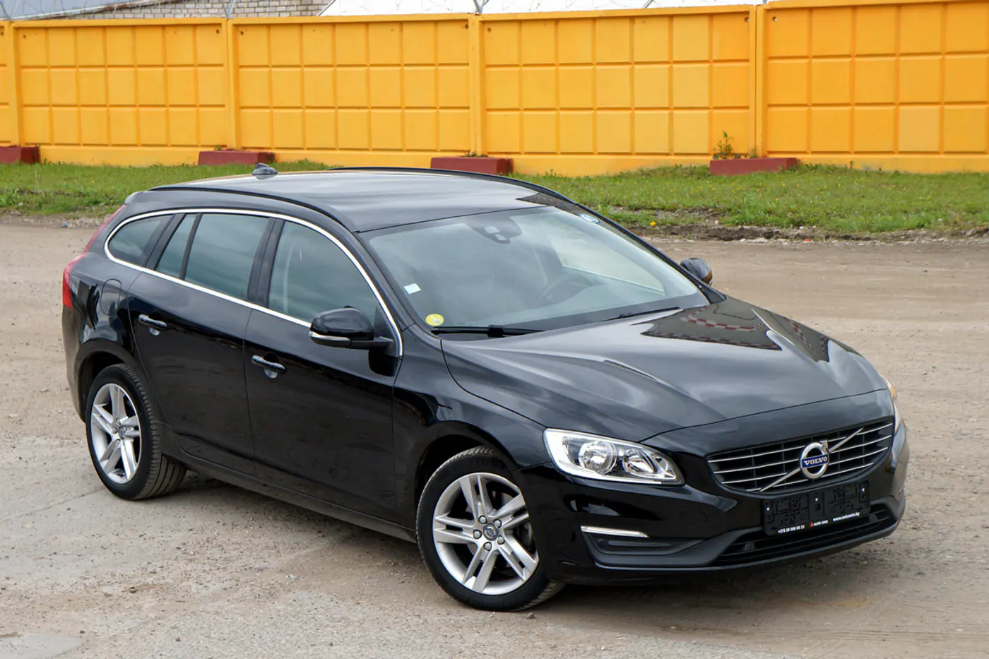 По цене VW Passat. Что представляет собой подержанный Volvo V60 из Европы
