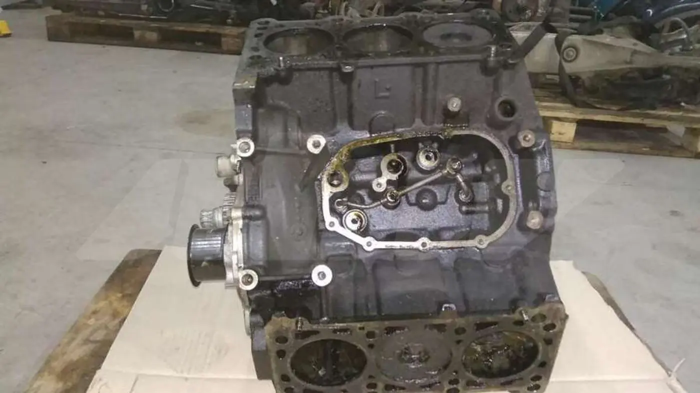 Двигатель к Audi A6 2001