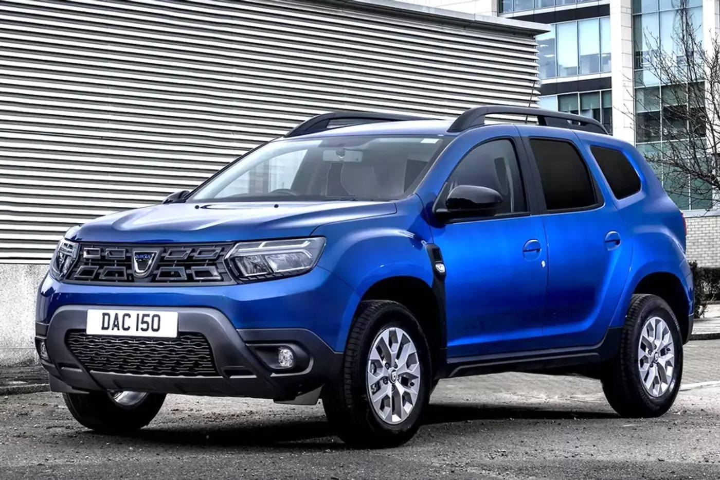Renault представила коммерческий фургон на базе обновленного Duster