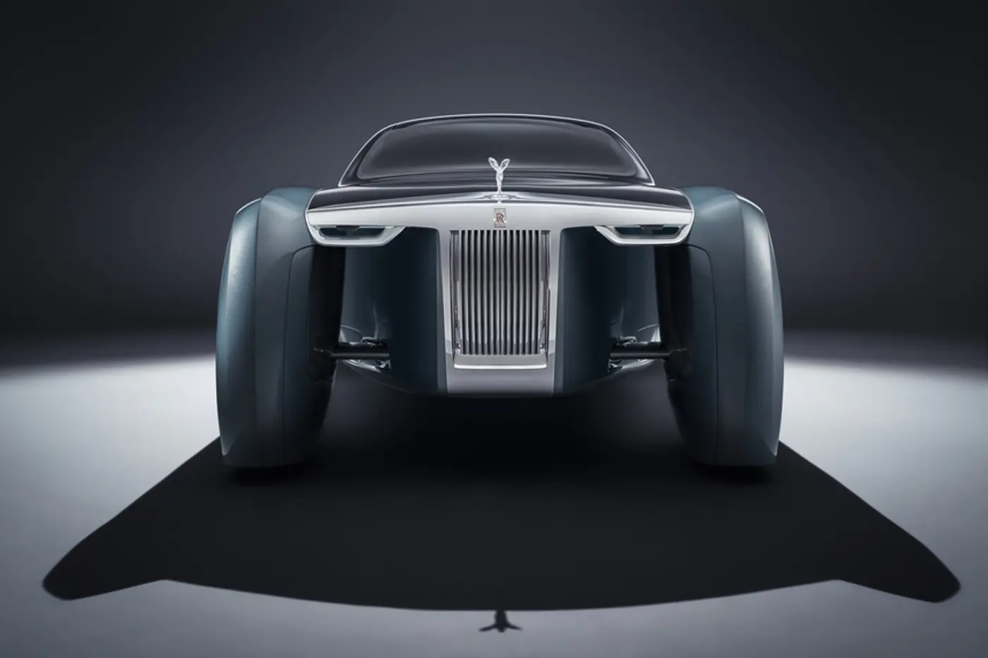 Они были среди первых. Как в Rolls-Royce шли к созданию электромобиля