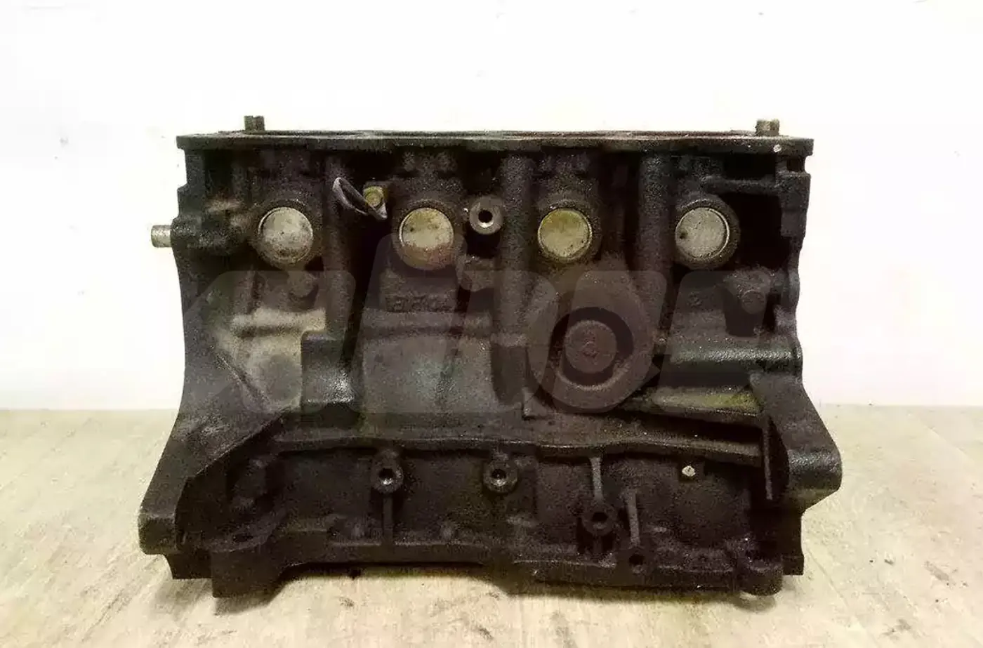 Двигатель к Mitsubishi Carisma 1998