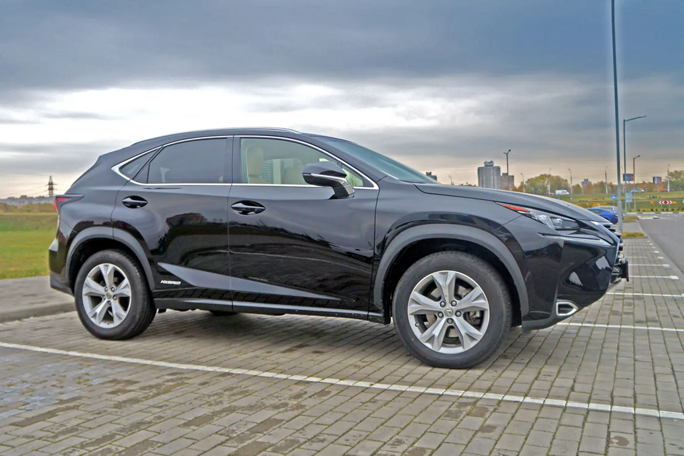 Попробуй сломай! Тест-драйв подержанного гибридного Lexus NX300h