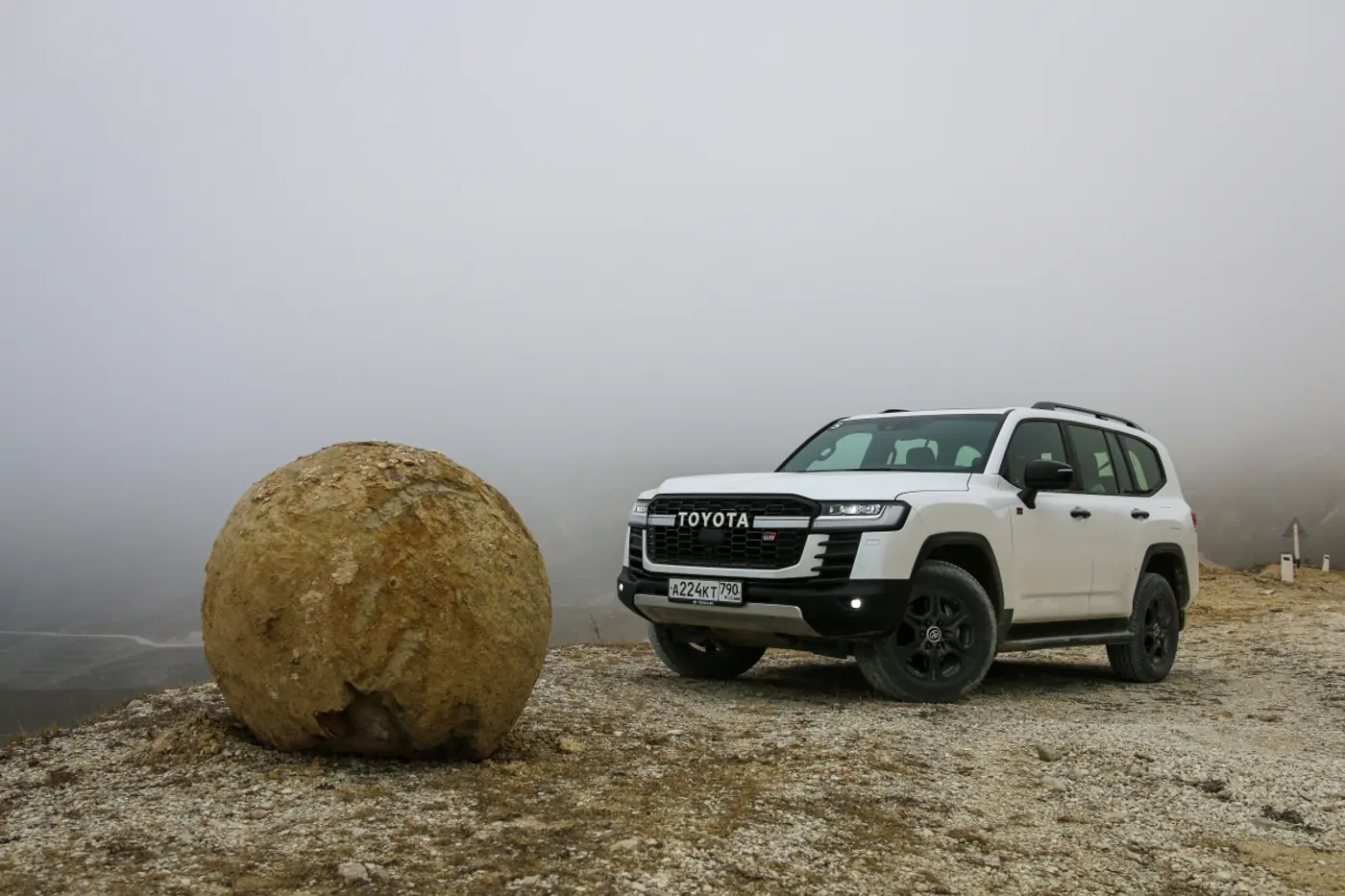 "Крузак" в Дагестане. Поднимаемся в горы на специальных версиях Toyota Land Cruiser 300
