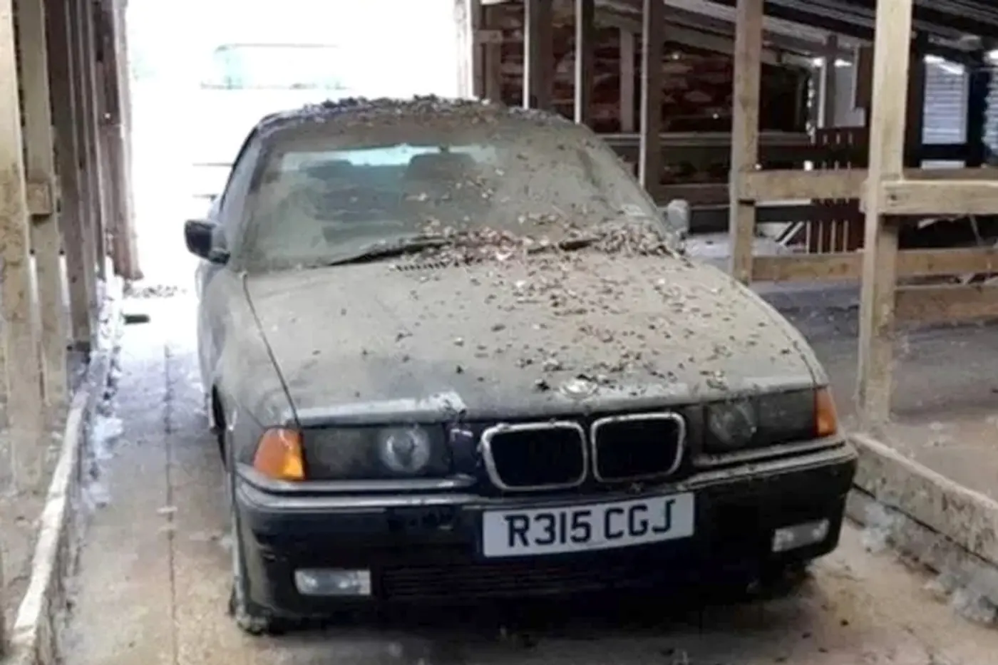 10 лет в курятнике – так жестоко владелец наказал свой BMW за незначительную поломку. Что стало с автомобилем?