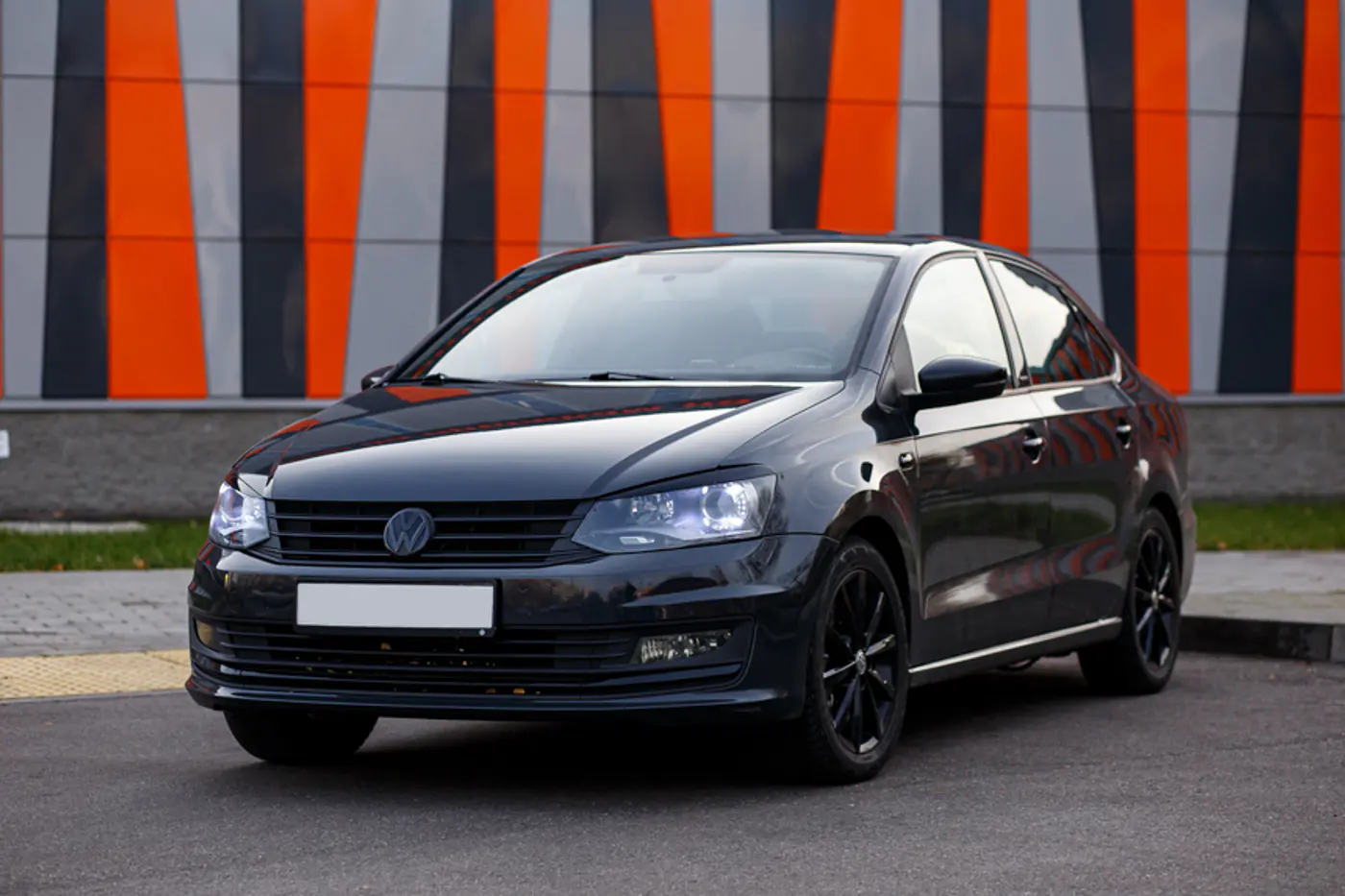 "Сейчас это автомобиль уровня Audi A4". Мнение владельца доработанного Volkswagen Polo