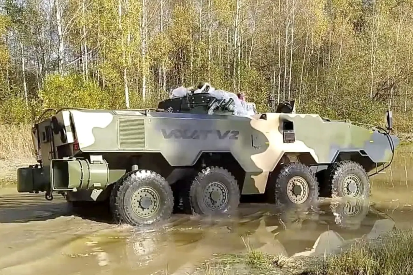 Смотрите, как плавает Volat V-2. Новейший бронетранспортер МЗКТ проходит испытания на воде