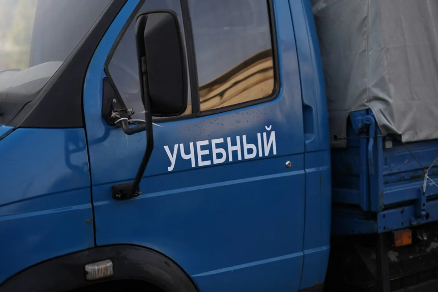 "Программа обучения застряла где-то в 70-х". Чего не хватает "чайникам" и почему уроки вождения могут закончиться штрафами