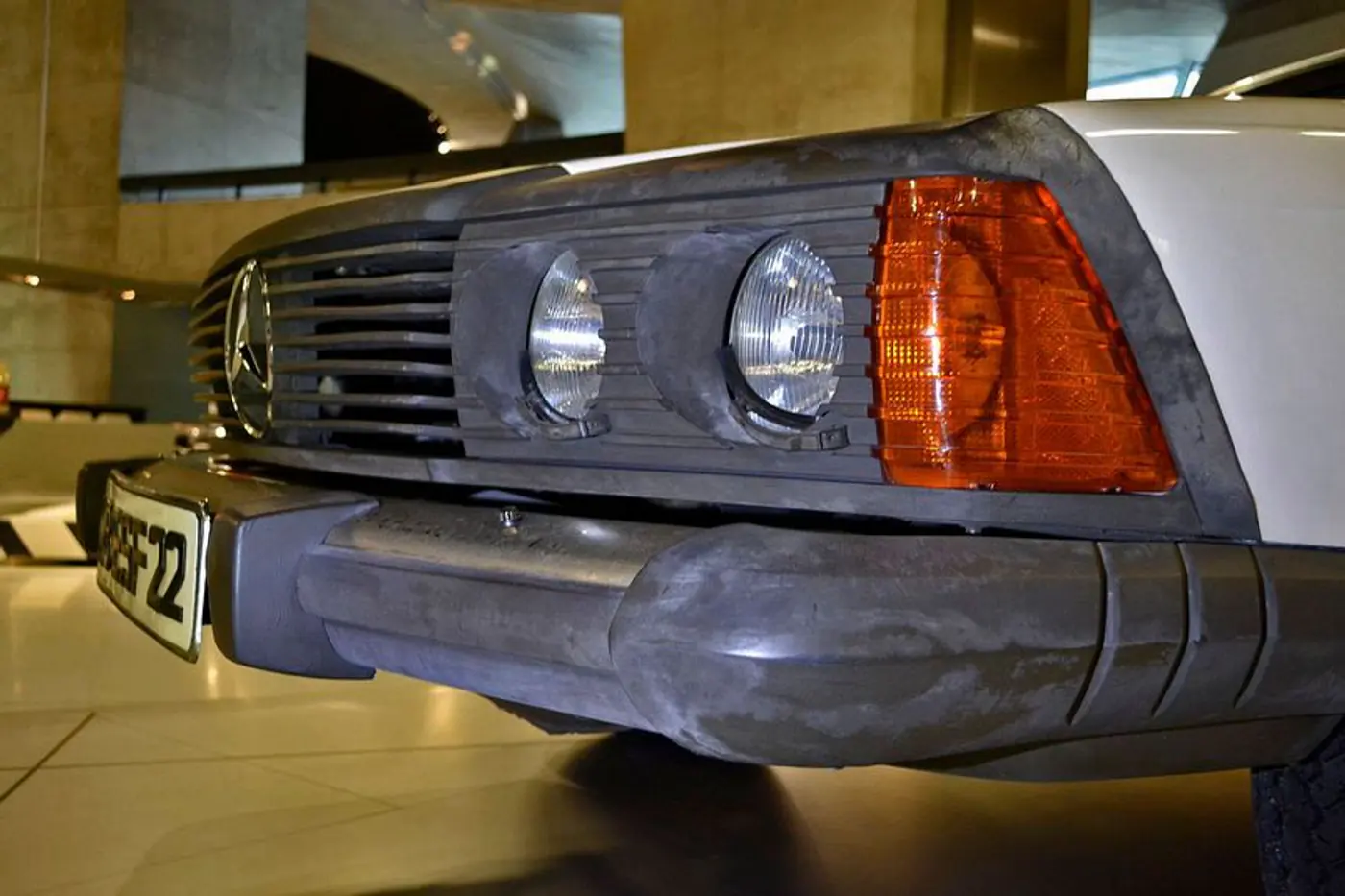 Берегитесь, столбы! Как Mercedes эволюционировал в погоне за безопасностью