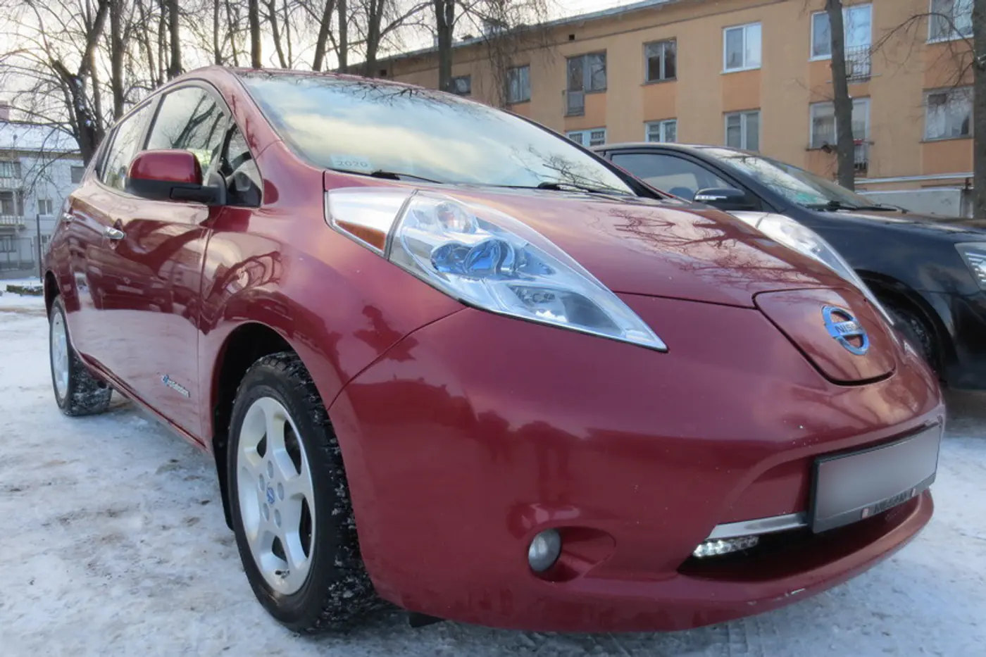 "Сколько батарея еще прослужит, непонятно". Мнение владельца Nissan Leaf