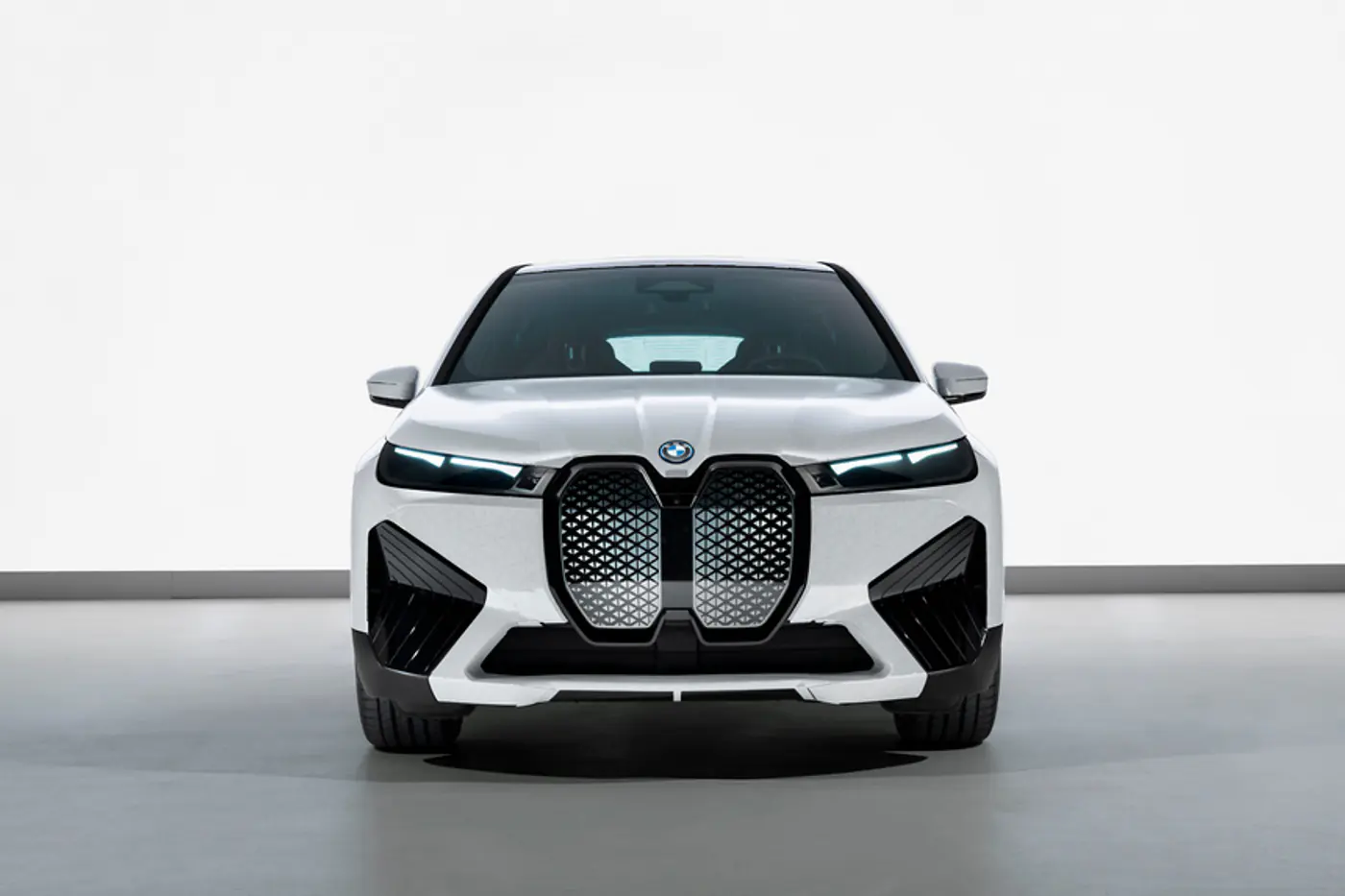 Будущее здесь: кроссовер-"хамелеон" от BMW и другие дебюты выставки CES 2022 в Лас-Вегасе