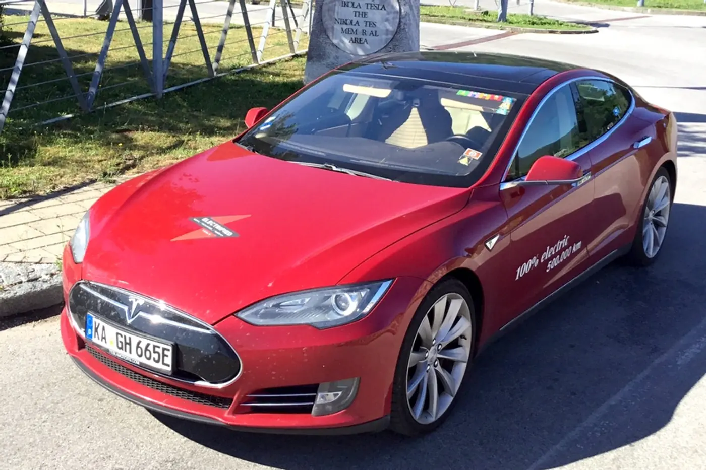 1.500.000 километров на Tesla Model S проехал таксист из Германии – вот это рекорд!