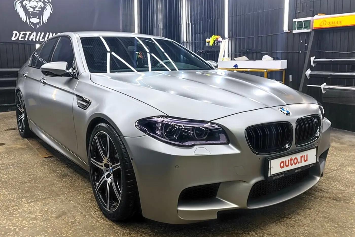 7-летний BMW M5 в специальном исполнении продают по цене 11 новых "эмок". Что же в нем такого