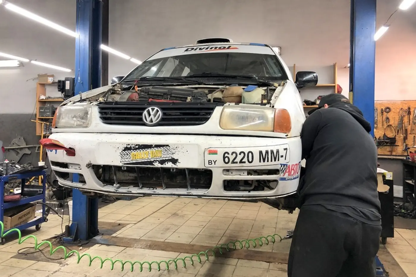 Polo на зиму, Civic на лето, но бюджетно. Белорусы рассказали, как недорого ехать в российском ралли