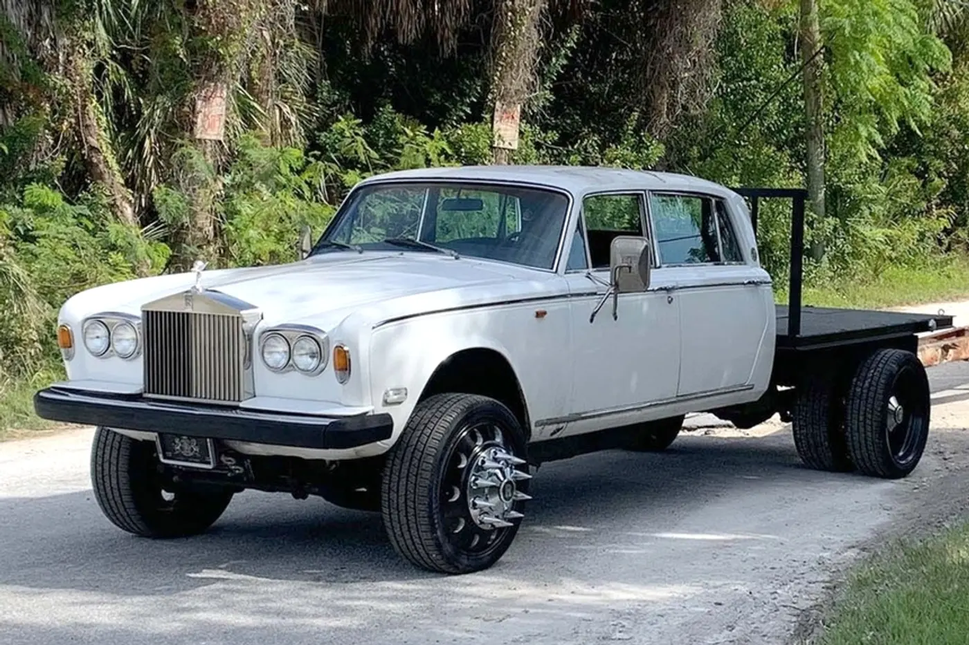 Грузовик из Rolls-Royce? Начиналось все как шутка, но сейчас он реально таскает прицепы