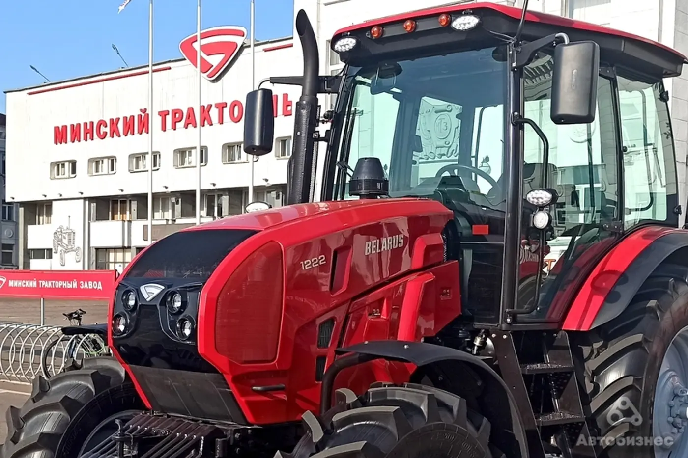 Директор МТЗ назвал среднюю зарплату по заводу за декабрь. Многие будут удивлены
