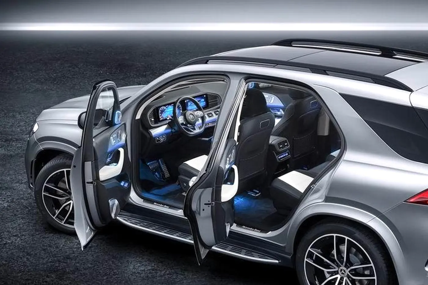 Американец требует от Mercedes 500 тысяч долларов компенсации за отрубленный дверью с мягким закрыванием палец