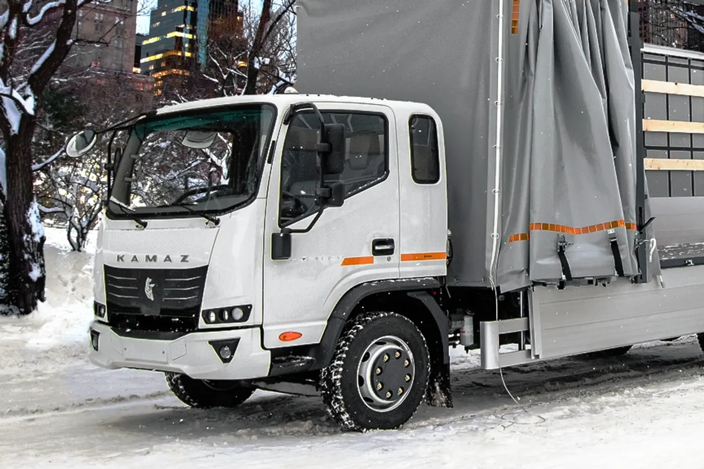 КАМАЗ объявил о начале продаж "Компасов". Стала известна цена на "Компас-9"