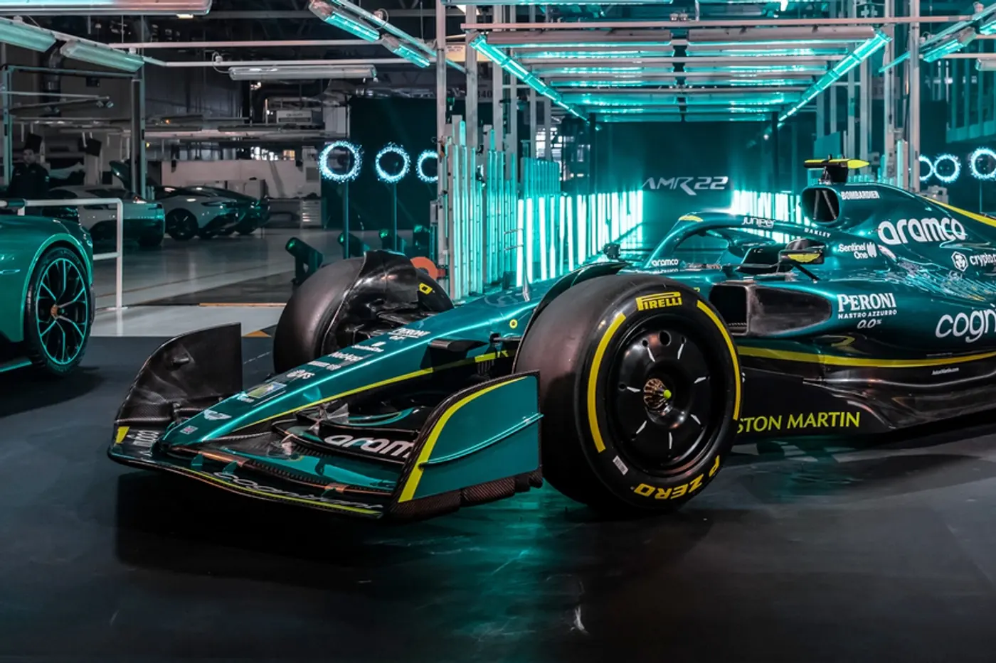 Феттель о новом Aston Martin AMR22: автомобиль выглядит потрясающе