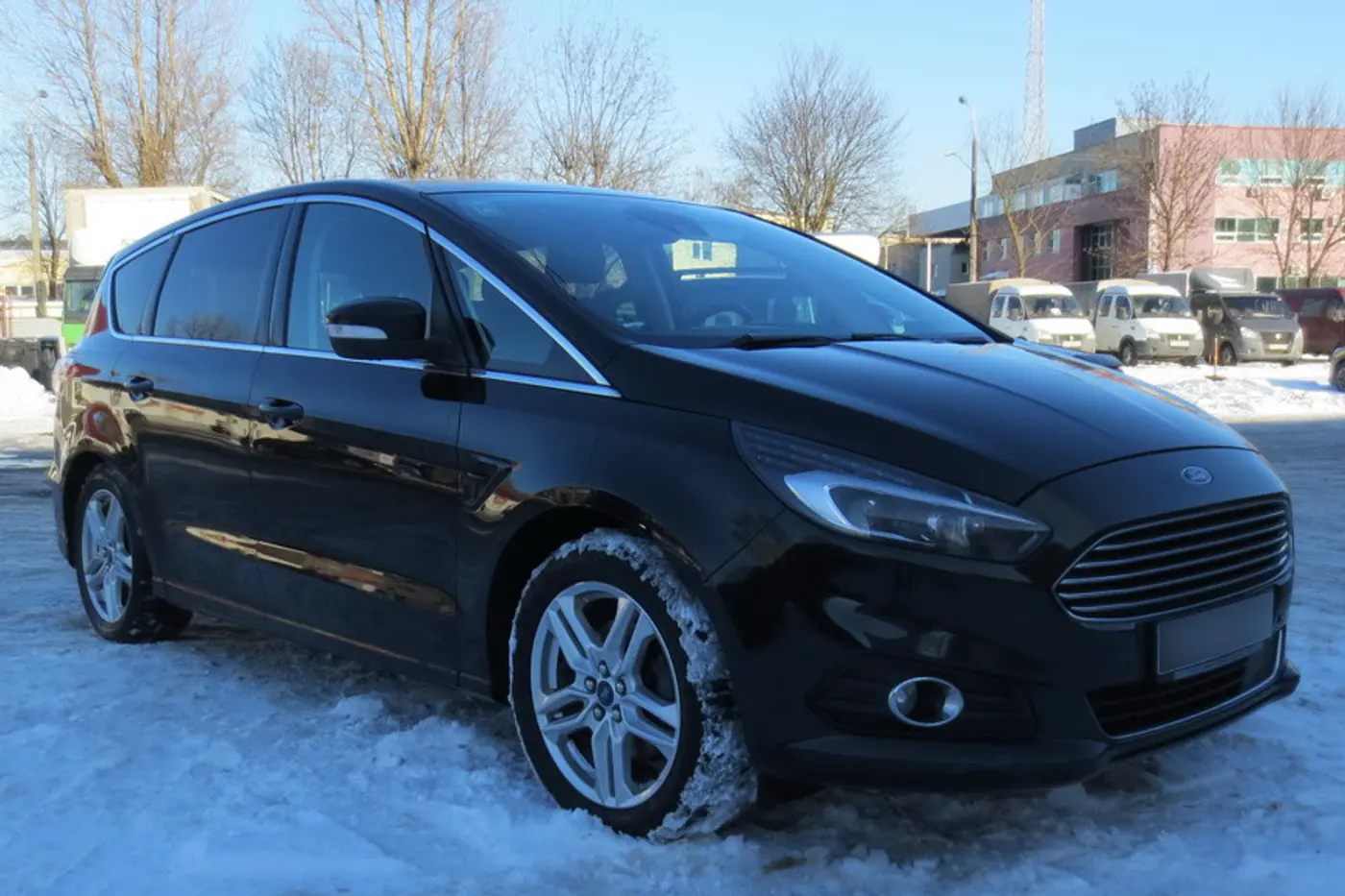 "Сначала надо было почитать, какую машину покупаю". Мнение владельца Ford S-MAX