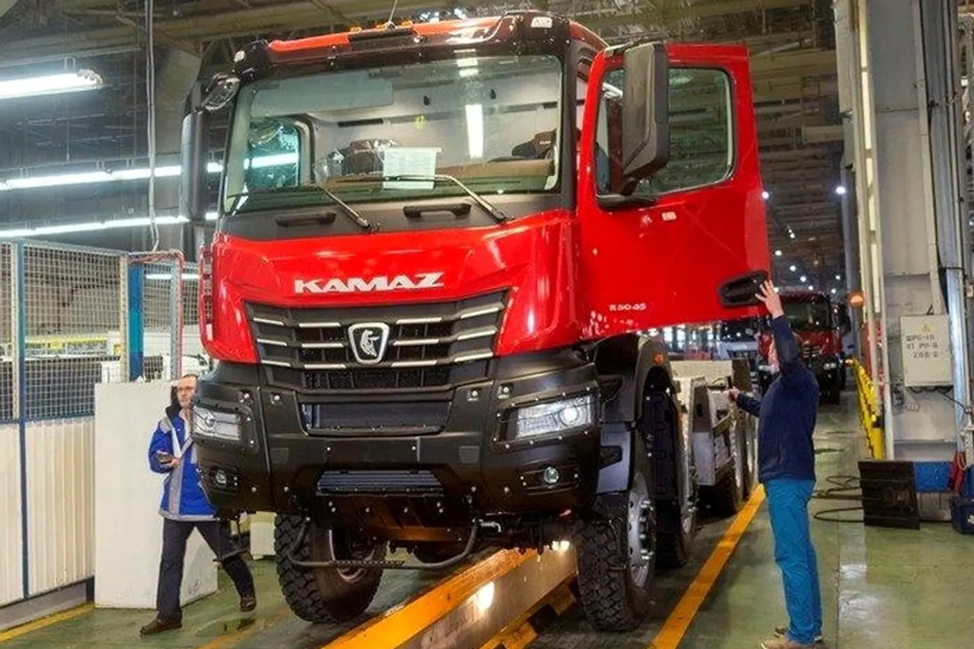 КАМАЗ собрал первую партию 50-тонных самосвалов поколения К5. Что они собой представляют