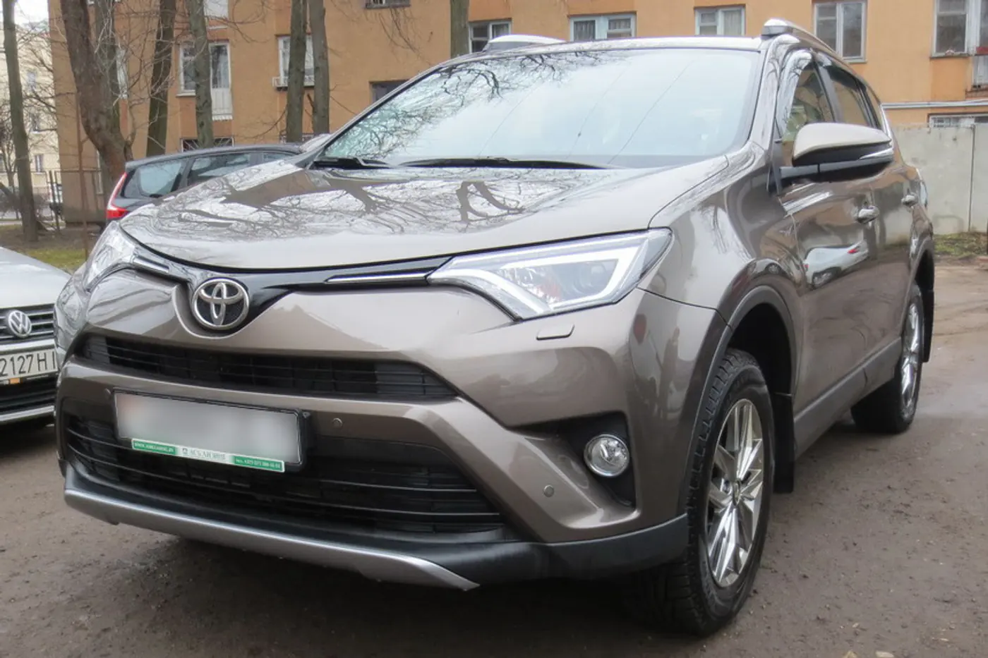 "14 литров на "сотню" могут смутить". Мнение владельца Toyota RAV4