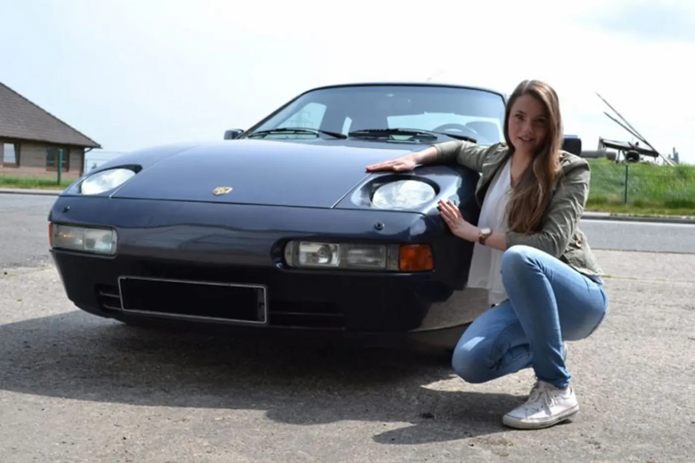 "Ненастоящий" Porsche: как создавали первую модель с переднемоторной компоновкой и V8