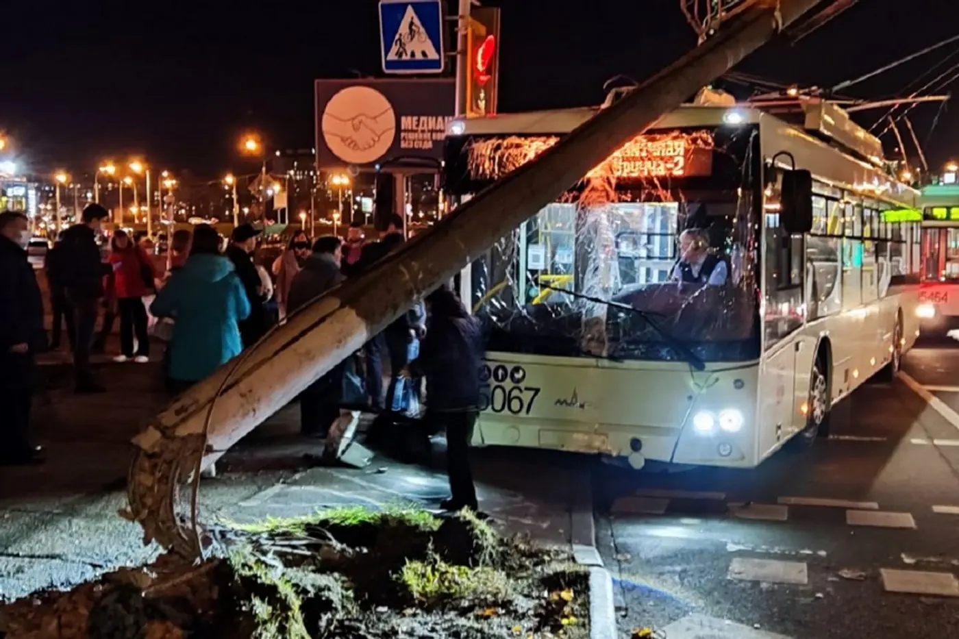 "Подрезал" и уехал". Водитель троллейбуса не считает себя виновной в ДТП, но что решила ГАИ?