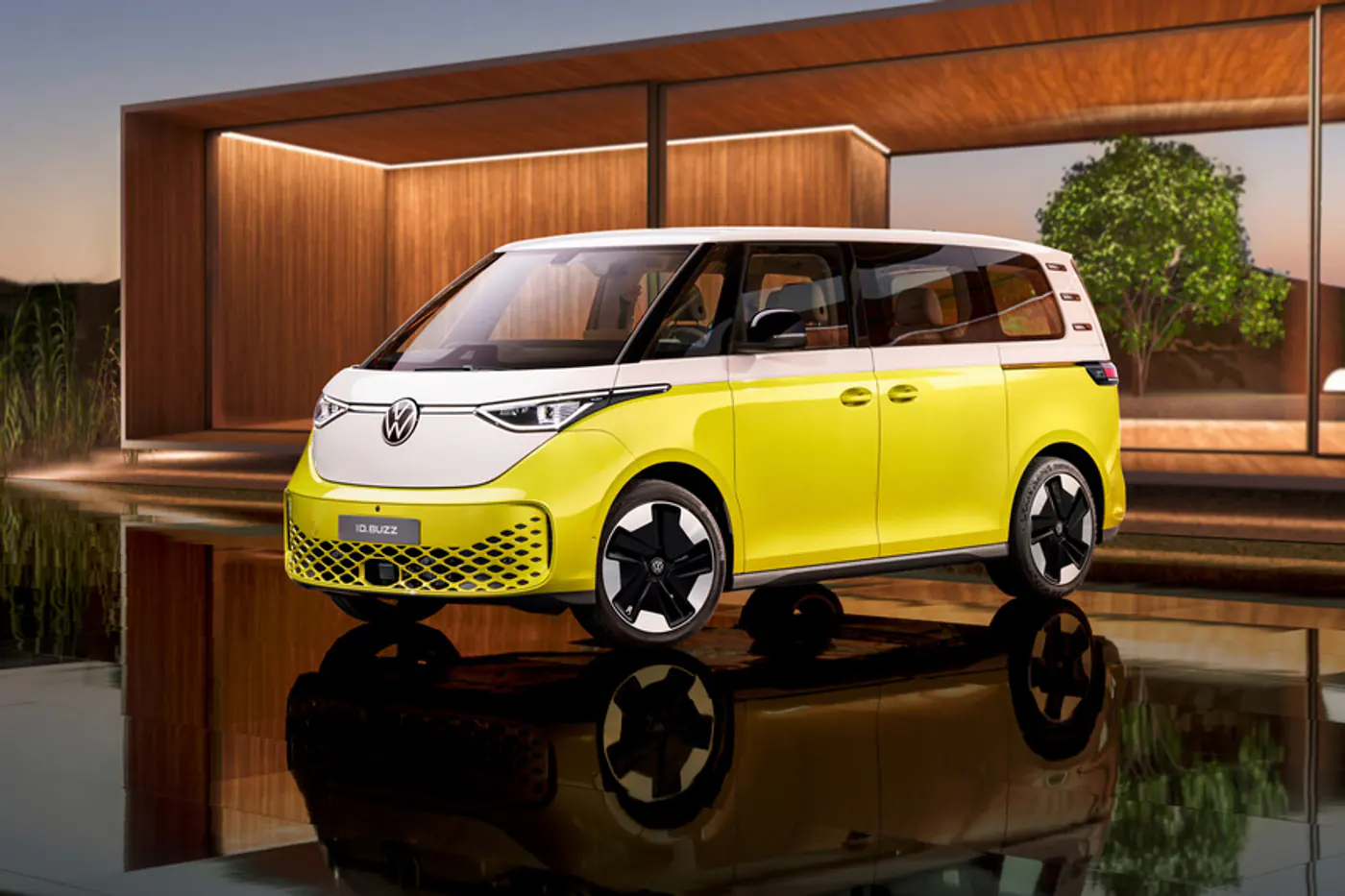 Новый большой кроссовер Kia, электроминивэн VW и "гиперэлектричка" из Австрии. Изучаем премьеры автосалона в Нью-Йорке