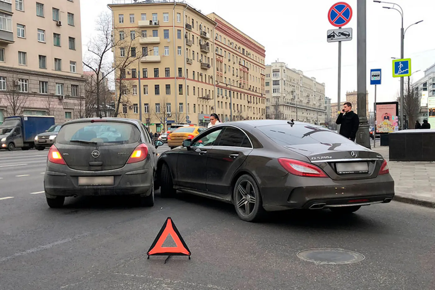 "Мама до сих пор верит, что звонили из банка". Как "разводят" белорусов и что делать, чтобы этого избежать