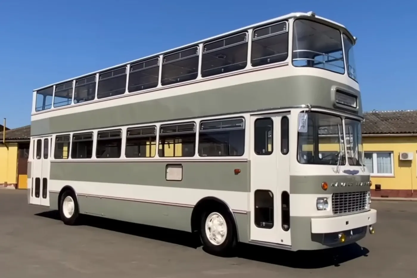 Уникальный двухэтажный Ikarus 1968 года спасли и восстановили до заводского состояния