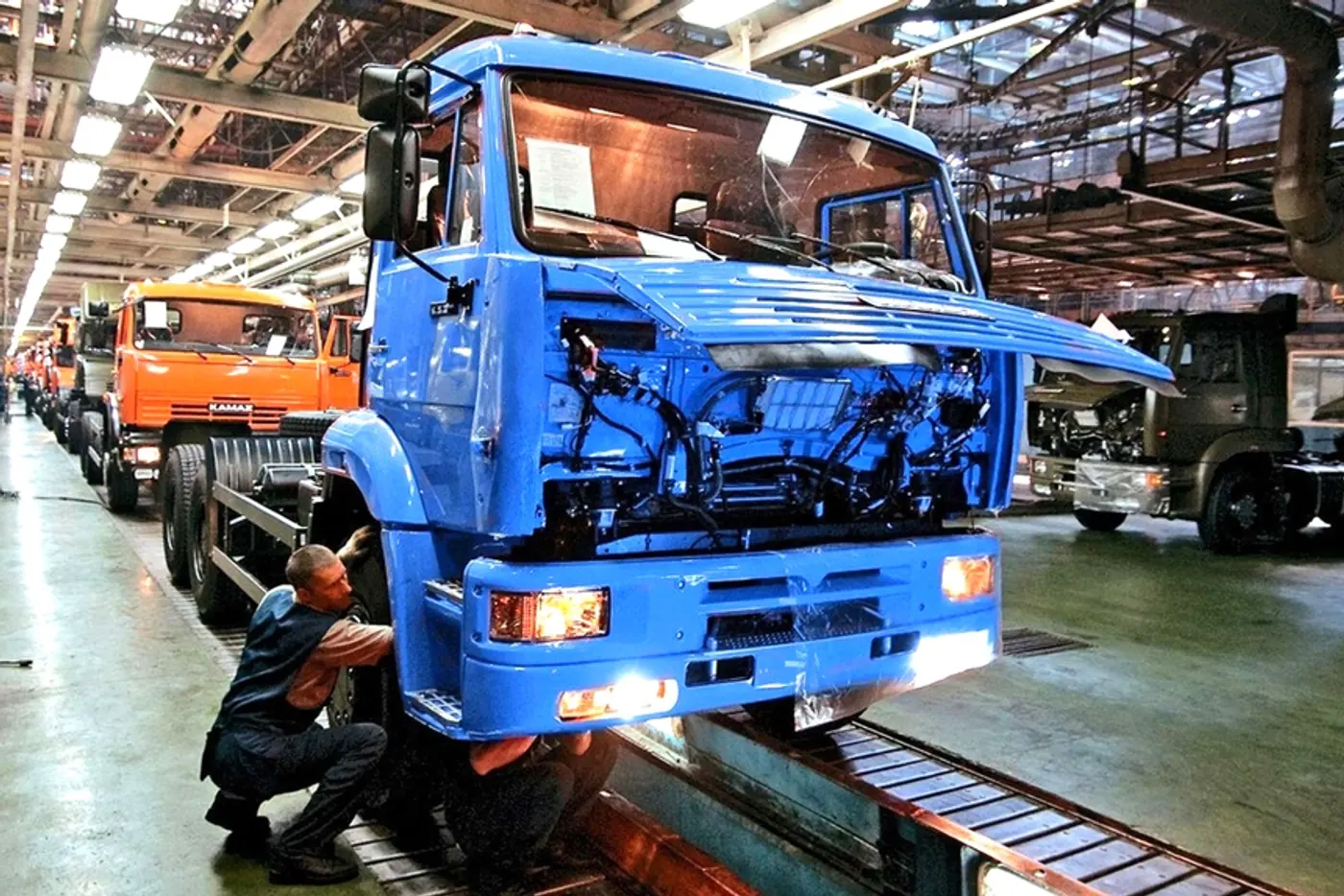 КАМАЗ работает в мае без простоев, корпоративные отпуска отменены – производство загружено заказами