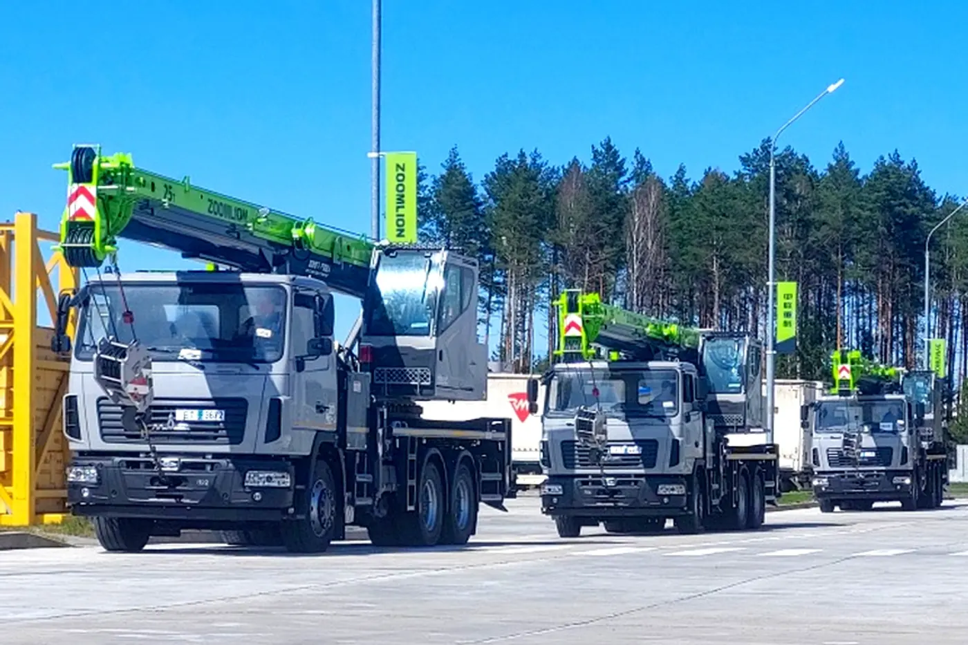 Марка "Зумлион-МАЗ" напомнила о себе: партия автокранов ZMC-25-1C отгружена заказчику