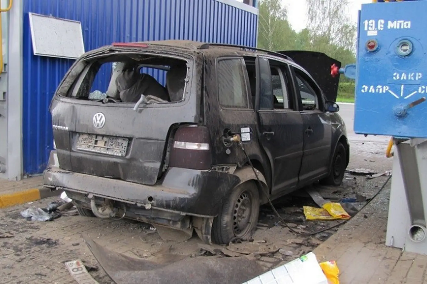 При заправке метанового VW Touran водителю оторвало ногу. Что решил суд