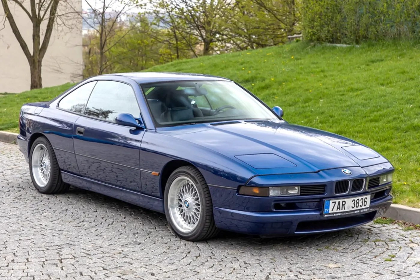 Редкое купе BMW 850Ci с интересной комплектацией выставлено на продажу