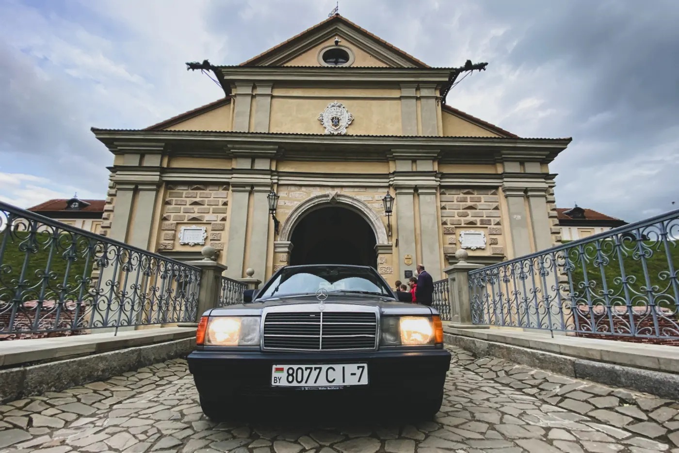 Ралли "Парыж – Нясвiж" и мы: 600 километров по Беларуси на Mercedes-Benz 190E