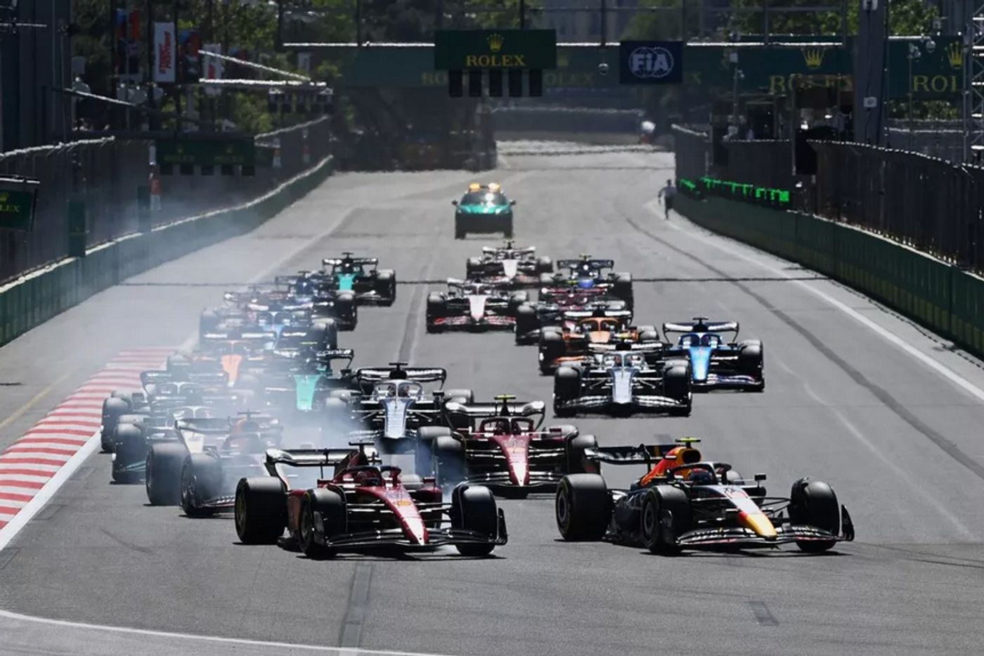 Red Bull сделал дубль на гонке Формулы-1 в Баку, у Леклера вновь не выдержал мотор