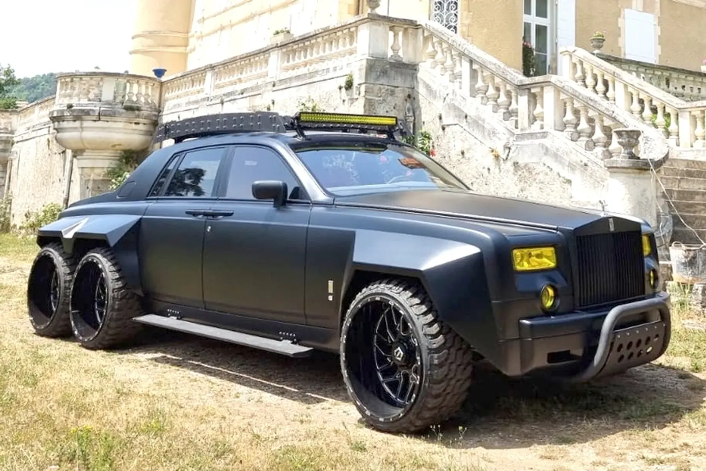 Оцените первый в мире внедорожный Rolls-Royce Phantom с колесной формулой 6х6