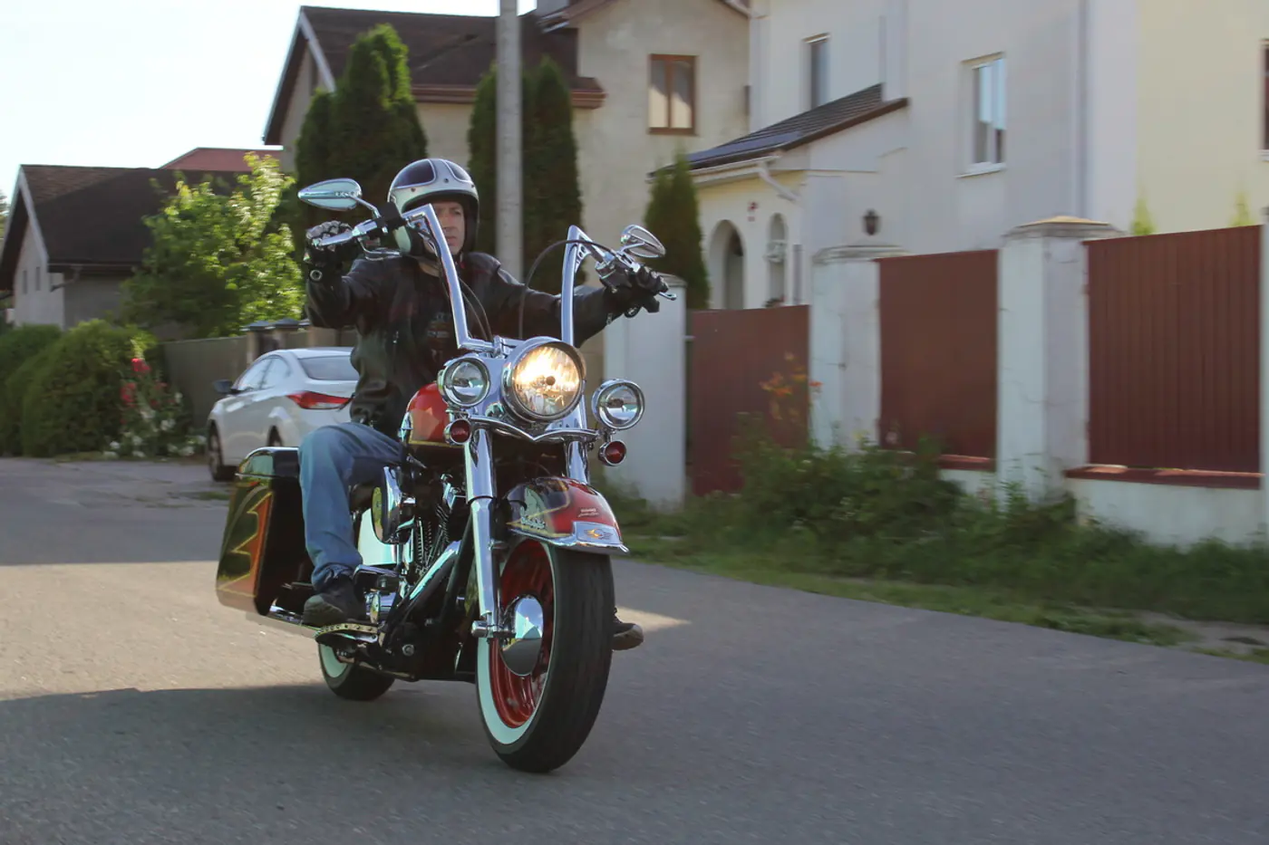 С сусальным золотом и "рыбьими хвостами". Посмотрите, какой Harley-Davidson собрали в Беларуси