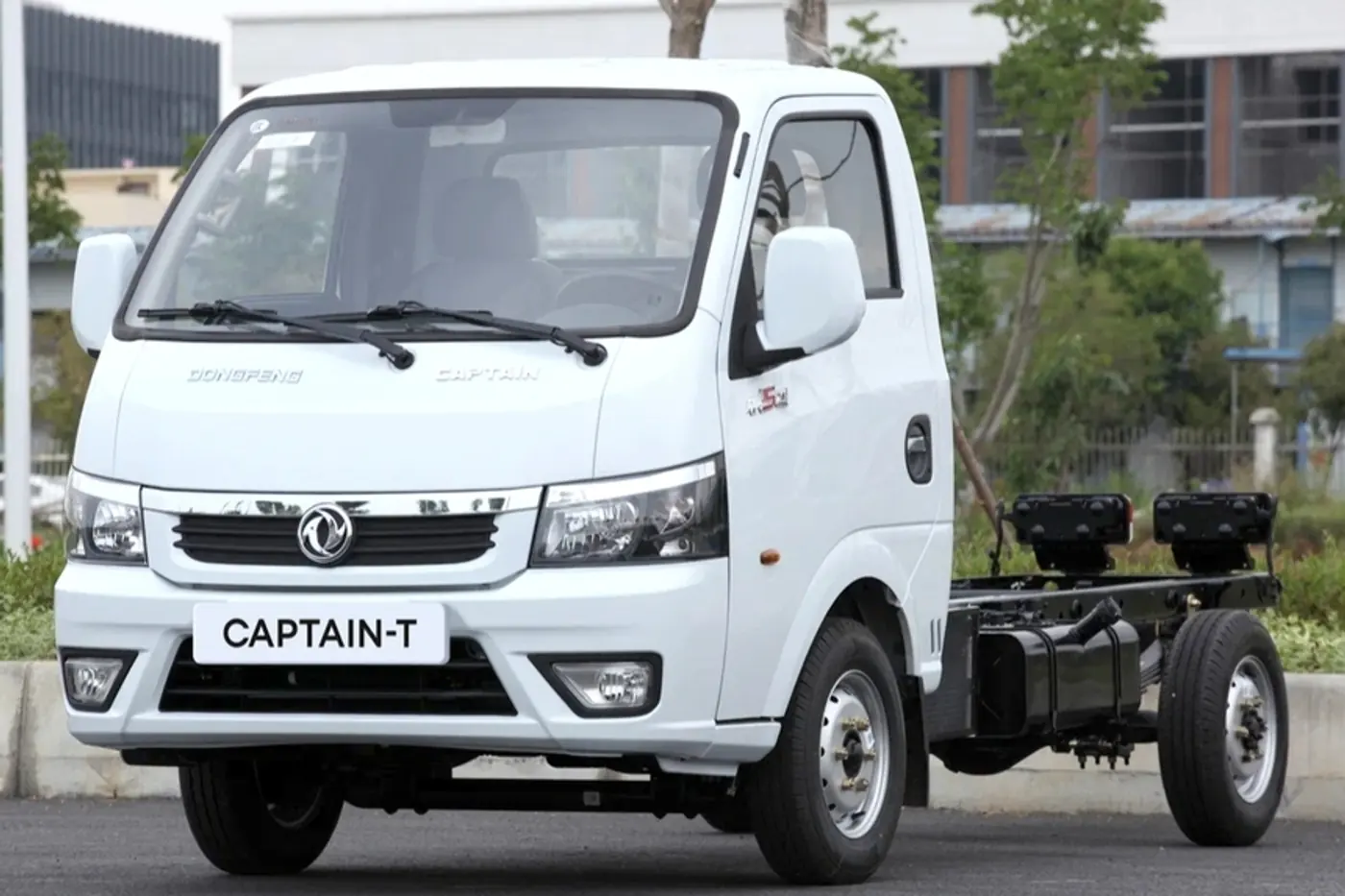 Dongfeng начала продавать в России новые легкие грузовики Captain-T по цене "Соболя"