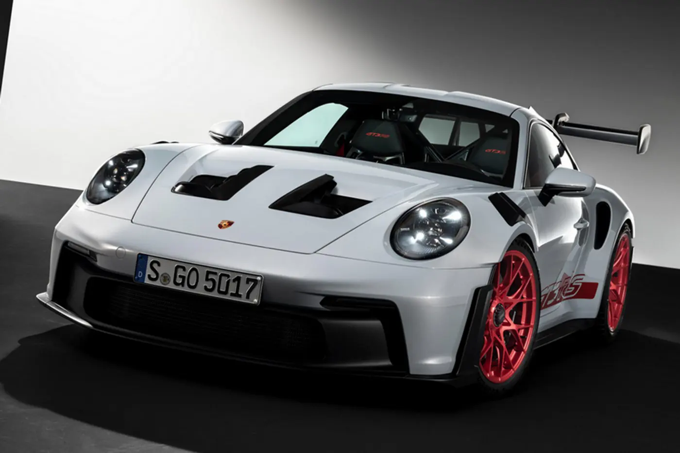 Большое антикрыло не для красоты: раскрываем секреты скорости нового Porsche 911 GT3 RS